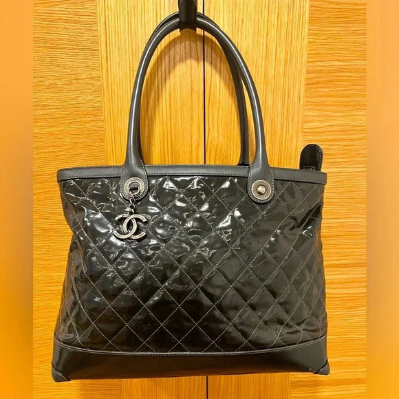 CHANEL | Matelasse Tote Bag Black | Patent Leather | Excellent Condition - Picture 1 of 15